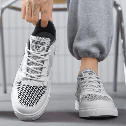 Avari Low Cut Sneakers