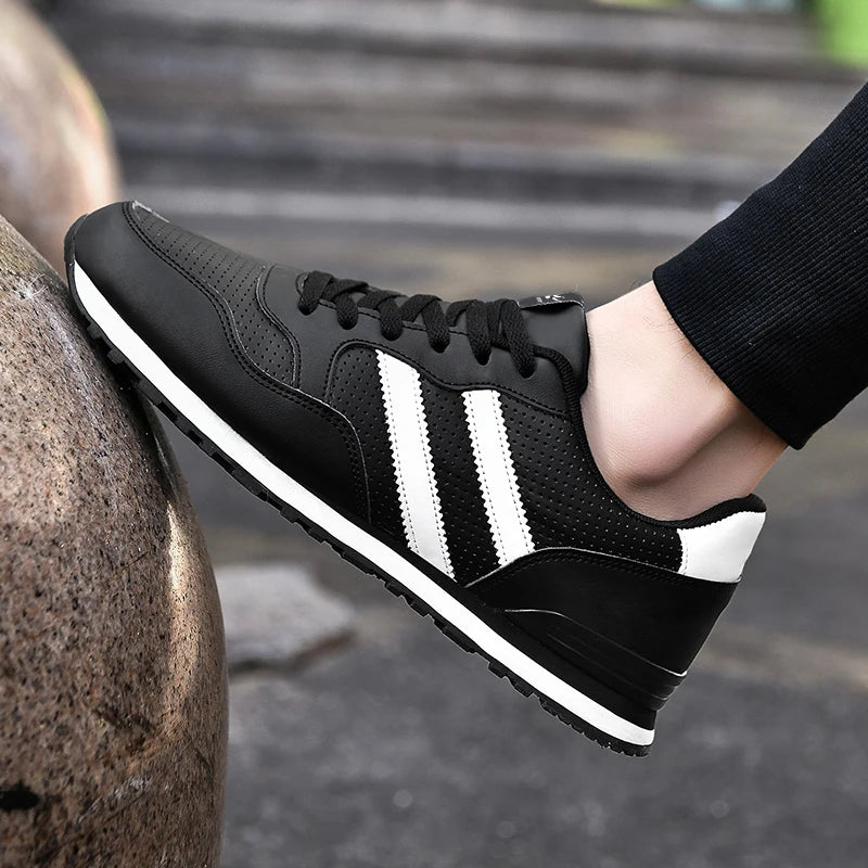 Voyager Sneakers